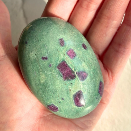 【Ruby in Fuchsite Palm Stone⑦】インド産 ルビーインフックサイト パーム