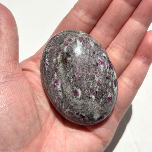 【Ruby in Matrix Palm Stone②】インド産 ルビーインマトリックス パームストーン