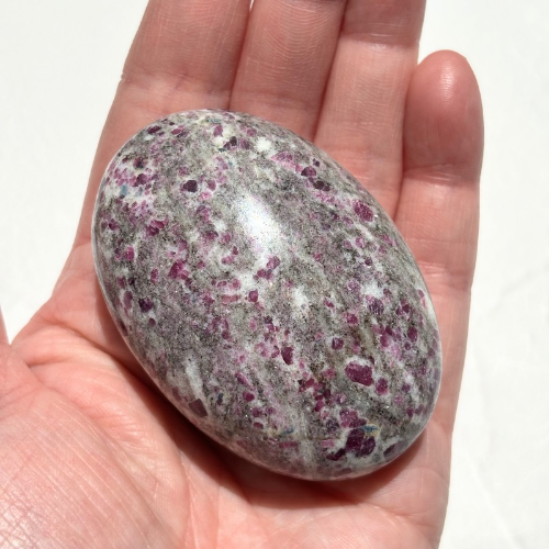 【Ruby in Matrix Palm Stone⑦】インド産 ルビーインマトリックス パームストーン
