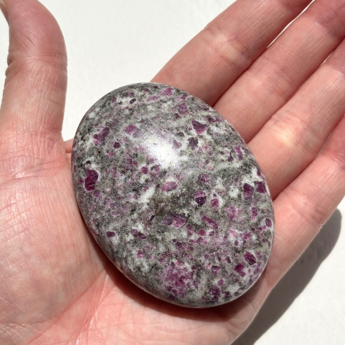 【Ruby in Matrix Palm Stone⑥】インド産 ルビーインマトリックス パームストーン