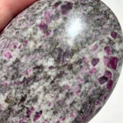 【Ruby in Matrix Palm Stone①】インド産 ルビーインマトリックス パームストーン