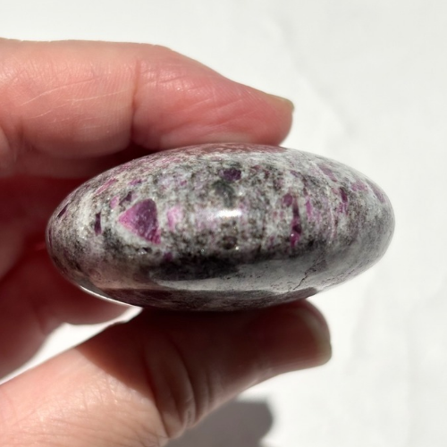【Ruby in Matrix Palm Stone①】インド産 ルビーインマトリックス パームストーン
