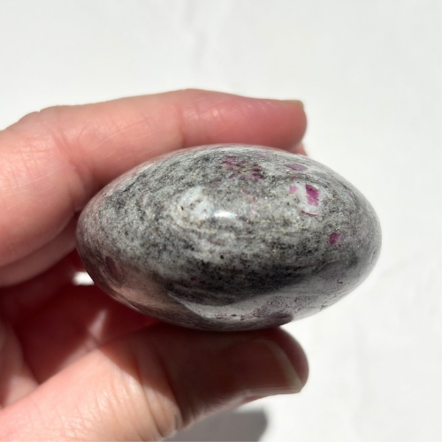 【Ruby in Matrix Palm Stone⑤】インド産 ルビーインマトリックス パームストーン