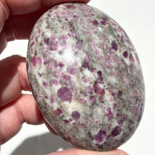 【Ruby in Matrix Palm Stone⑧】インド産 ルビーインマトリックス パームストーン