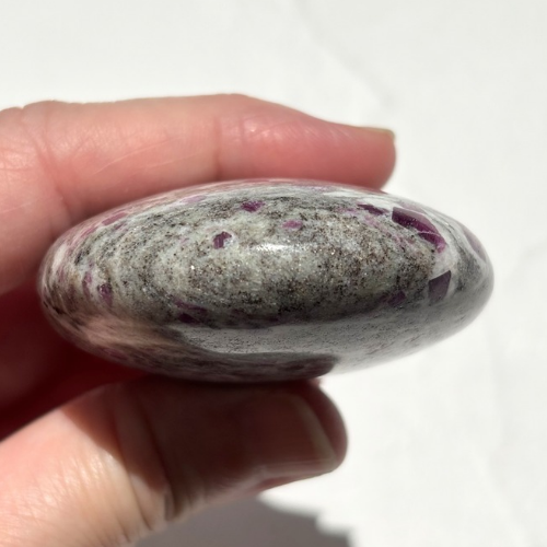【Ruby in Matrix Palm Stone④】インド産 ルビーインマトリックス パームストーン