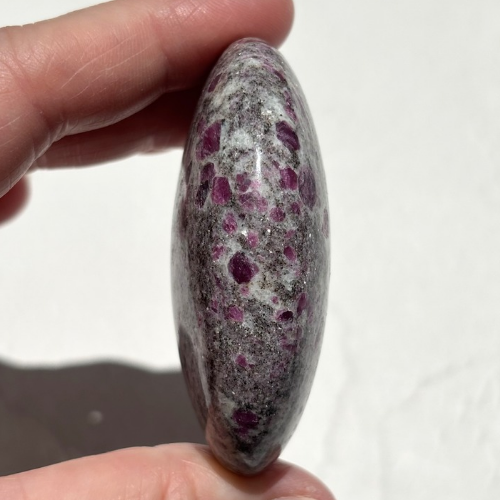 【Ruby in Matrix Palm Stone①】インド産 ルビーインマトリックス パームストーン