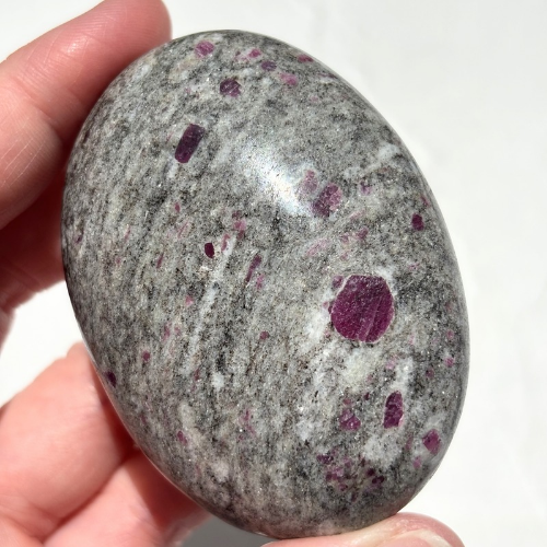 【Ruby in Matrix Palm Stone⑤】インド産 ルビーインマトリックス パームストーン