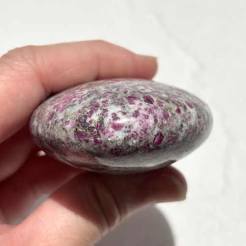 【Ruby in Matrix Palm Stone⑥】インド産 ルビーインマトリックス パームストーン