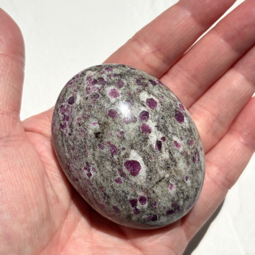 【Ruby in Matrix Palm Stone⑧】インド産 ルビーインマトリックス パームストーン