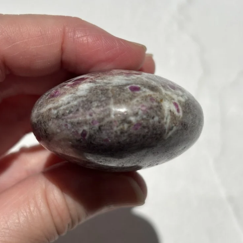 【Ruby in Matrix Palm Stone②】インド産 ルビーインマトリックス パームストーン