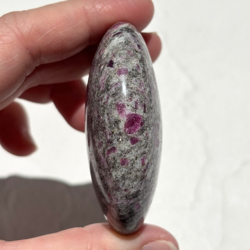 【Ruby in Matrix Palm Stone①】インド産 ルビーインマトリックス パームストーン