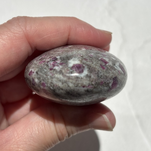 【Ruby in Matrix Palm Stone②】インド産 ルビーインマトリックス パームストーン