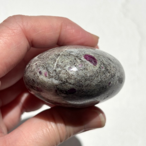 【Ruby in Matrix Palm Stone⑨】インド産 ルビーインマトリックス パームストーン