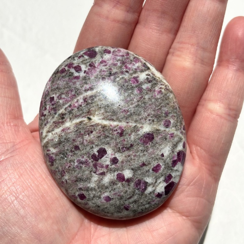 【Ruby in Matrix Palm Stone④】インド産 ルビーインマトリックス パームストーン