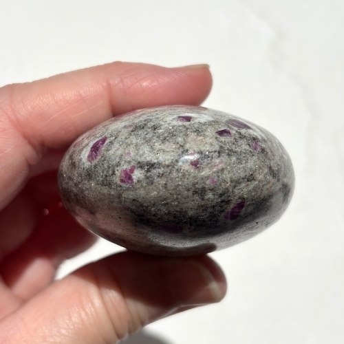 【Ruby in Matrix Palm Stone⑨】インド産 ルビーインマトリックス パームストーン