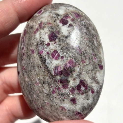 【Ruby in Matrix Palm Stone②】インド産 ルビーインマトリックス パームストーン