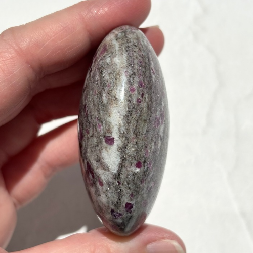 【Ruby in Matrix Palm Stone②】インド産 ルビーインマトリックス パームストーン