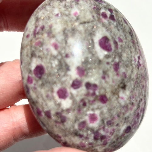 【Ruby in Matrix Palm Stone⑧】インド産 ルビーインマトリックス パームストーン