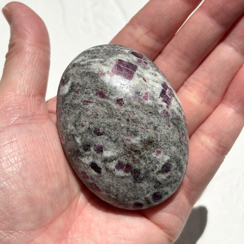 【Ruby in Matrix Palm Stone⑤】インド産 ルビーインマトリックス パームストーン