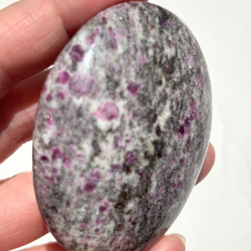 【Ruby in Matrix Palm Stone①】インド産 ルビーインマトリックス パームストーン