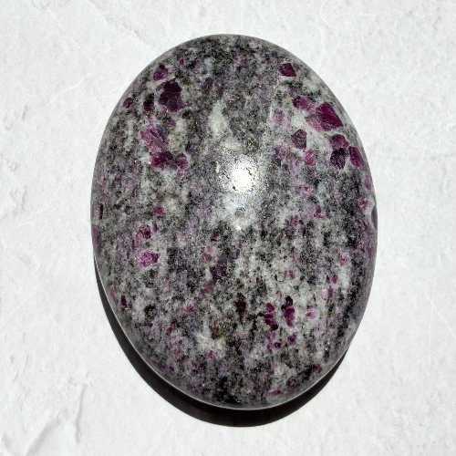 【Ruby in Matrix Palm Stone①】インド産 ルビーインマトリックス パームストーン
